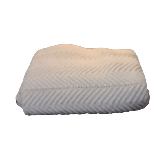 Off White Crocheted Afghan - Picture 6 of 7